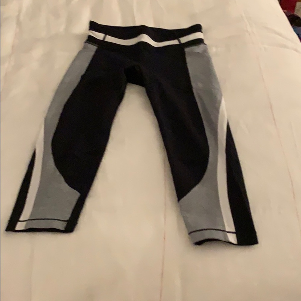 Athleta 3 quarters length pants with pockets